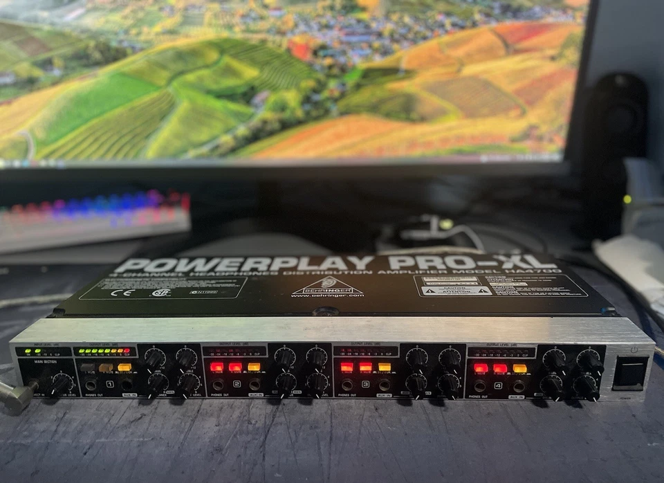 BEHRINGER POWERPLAY PRO-XL 4 CHANNEL HEADPHONE DISTRIBUTION AMPLIFIER HA4700 - Image 2 of 4