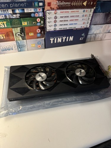 XFX Radeon R9 390X 8 GB Graphics Card - Fans turn on. no display on my old mobo - Picture 3 of 6