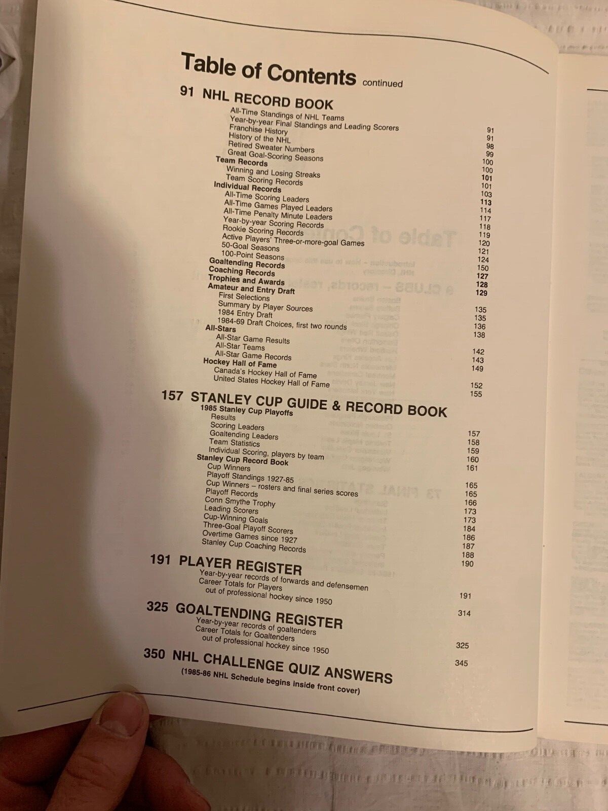 198586 NHL Official Guide and Record Book Wayne Gretzky and Coffey on