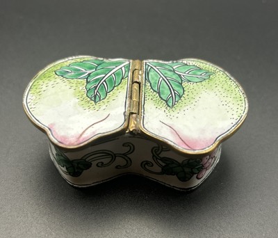 Hinged Double Sided Enamel & Copper Lined Pill Trinket Box Grapes & Vines China