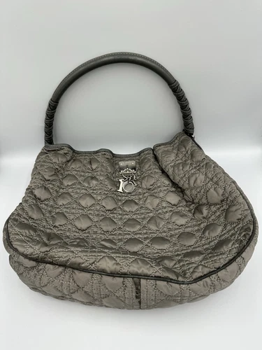 Sac Christian Dior satin gris cannage matelassé charmant fourre tout