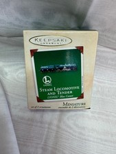C NIB Hallmark MINIATURE Lionel Blue Comet Locomotive  Tender 2003 Ornament