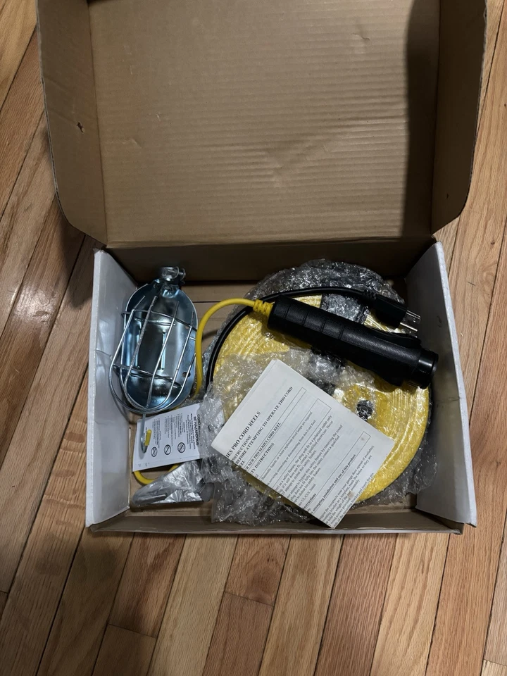 CARRETE DE CABLE CON LÁMPARA 50 pies Bayco Nuevo Foto 2 de 3