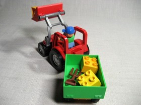 Duplo 5647 Farm Big Tractor with Bulldozer Bucket, 11 parts plus Mini-figure