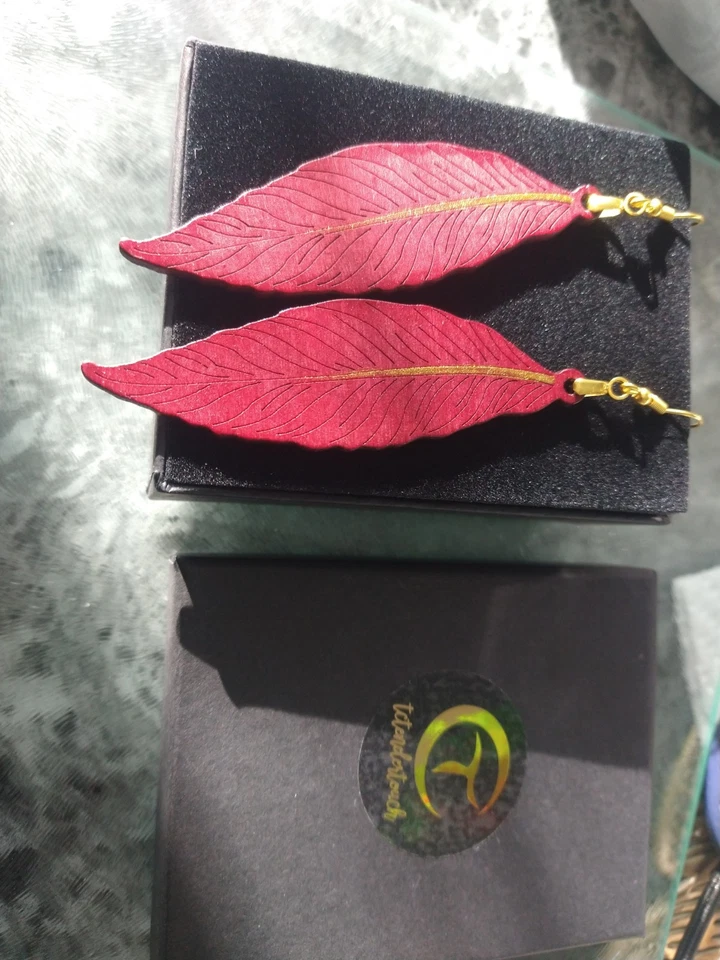 Pendientes de hoja de madera roja pintados a mano TC LUXE colgantes Foto 3 de 4