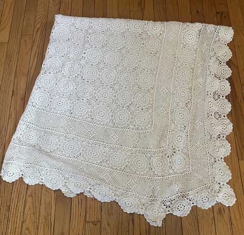 Vintage Hand CROCHETED LACE Cream Off-White Coverlet Bedspread 113”x62”