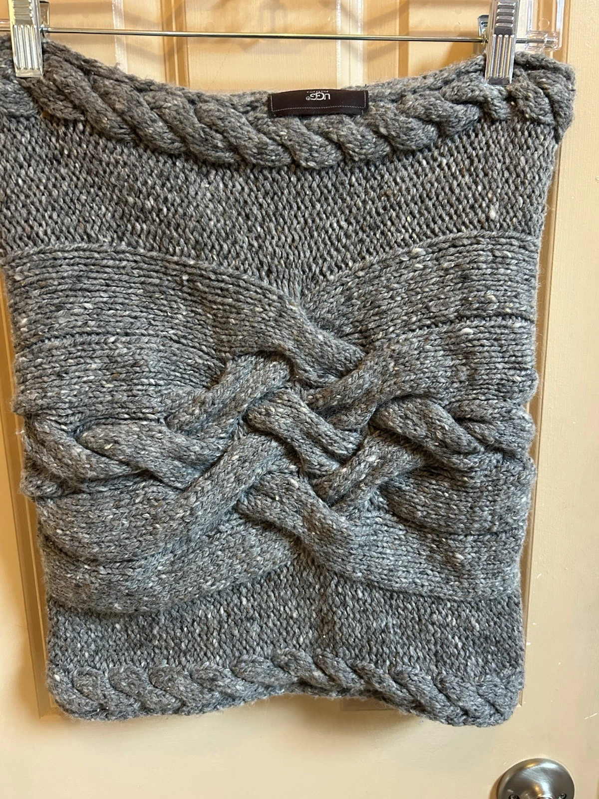 Gray White Mix Wool Alpaca Blend Winter Scarf Snood UGG One Size
Opens in a new window or tab