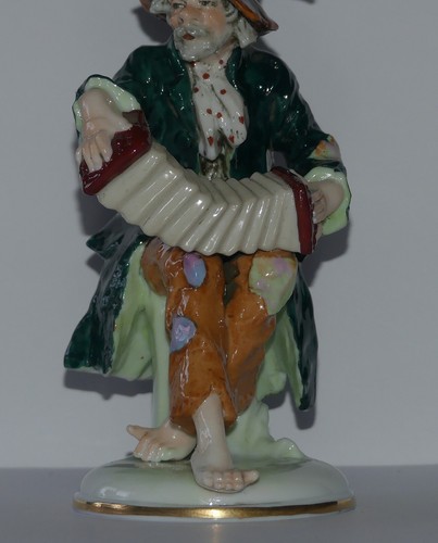 Alte Porzellanfigur E & A Müller Schwarza Saalbahn Bettler mit Bandoneon um 1900 - Bild 3 von 17