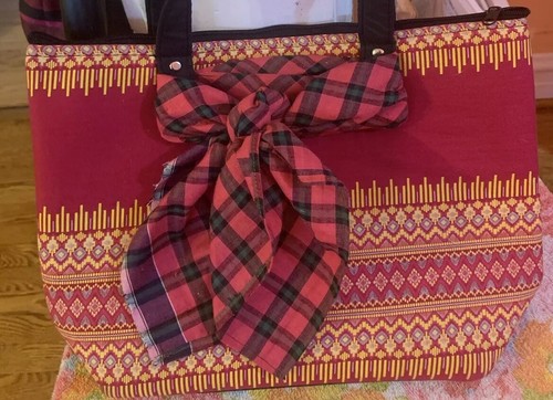 3 Hand Made Fabric Purses/bags. Red,Green, Fuchsia $20 Each - 第 16/21 張圖片