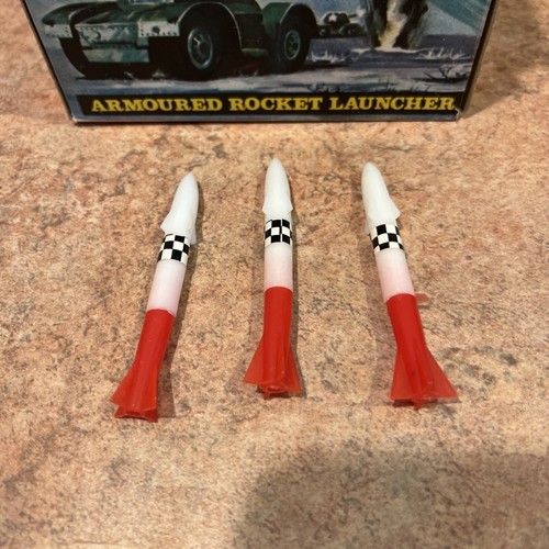 Hong Kong 1:32 WWII US ARMY DAIMLER ROCKET LAUNCHER INFANTRY SCOUT CAR MIB`75! - Picture 2 of 6