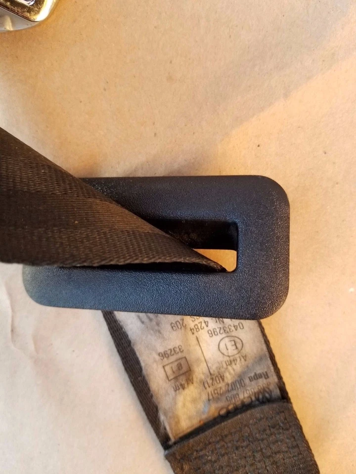 Cinturón de seguridad trasero izquierdo original Volkswagen Corrado G60 SLC  Foto 3 de 4