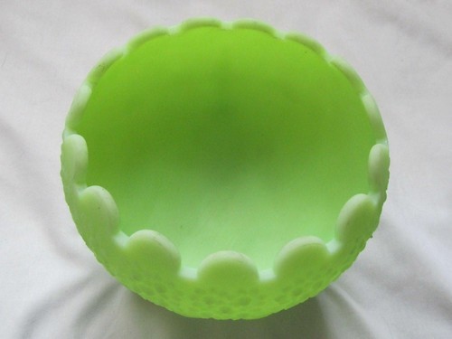 Fenton 3 Legged Satin Green Bowl Scalloped Edge - Vintage - Picture 2 of 5