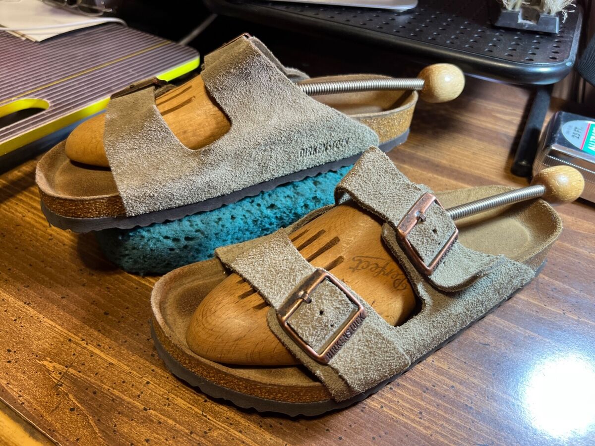 Birkenstock™ ~ ARIZONA Taupe Suede Leather Sandals Sz: M 8 Birkenstock™ ~ ARIZONA Taupe Suede Leather Sandals Sz: M 8