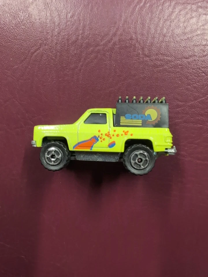 Chevrolet Blazer, camión de soda amarillo  Foto 2 de 4