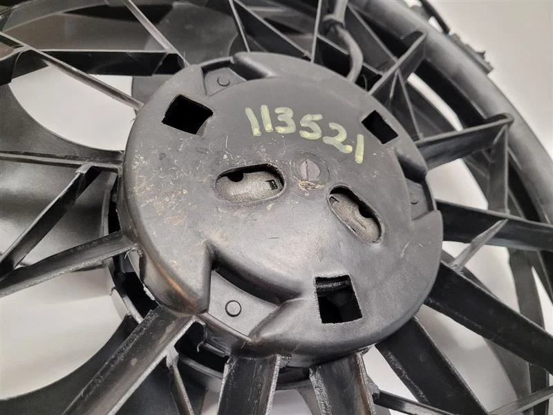 2002-2003 JEEP LIBERTY Radiator Fan Motor Without Tow Package 52079786AB  - Imagem 3 de 4