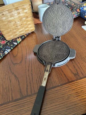 Vintage JOTUL 2 PC Cast Iron Crepe Pizzelle Cookie Krumkake IRON PRESS W/base