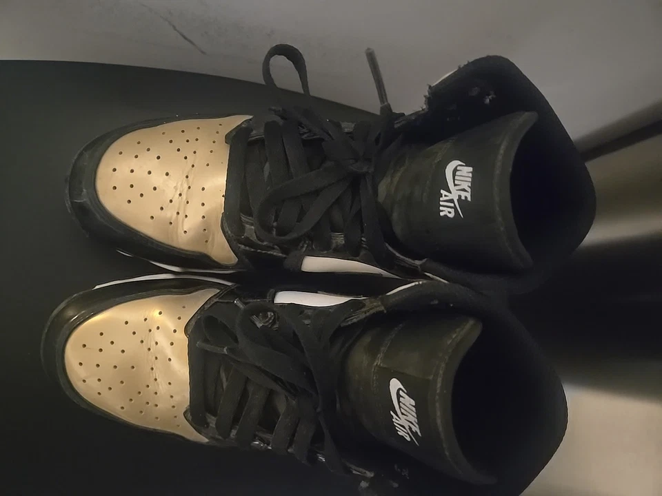 Jordan 1 Youth 足球/棒球钉鞋,金色和黑色 — 第 3/4 张图片