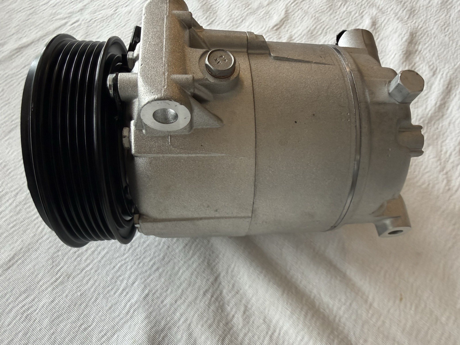 Maserati Ghibli 2014-2019 Compressors with bracket Set P/N 35232024F