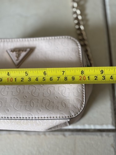 Bolso de mano Guess Noelle rosa bandolera para cámara - Imagen 5 de 12