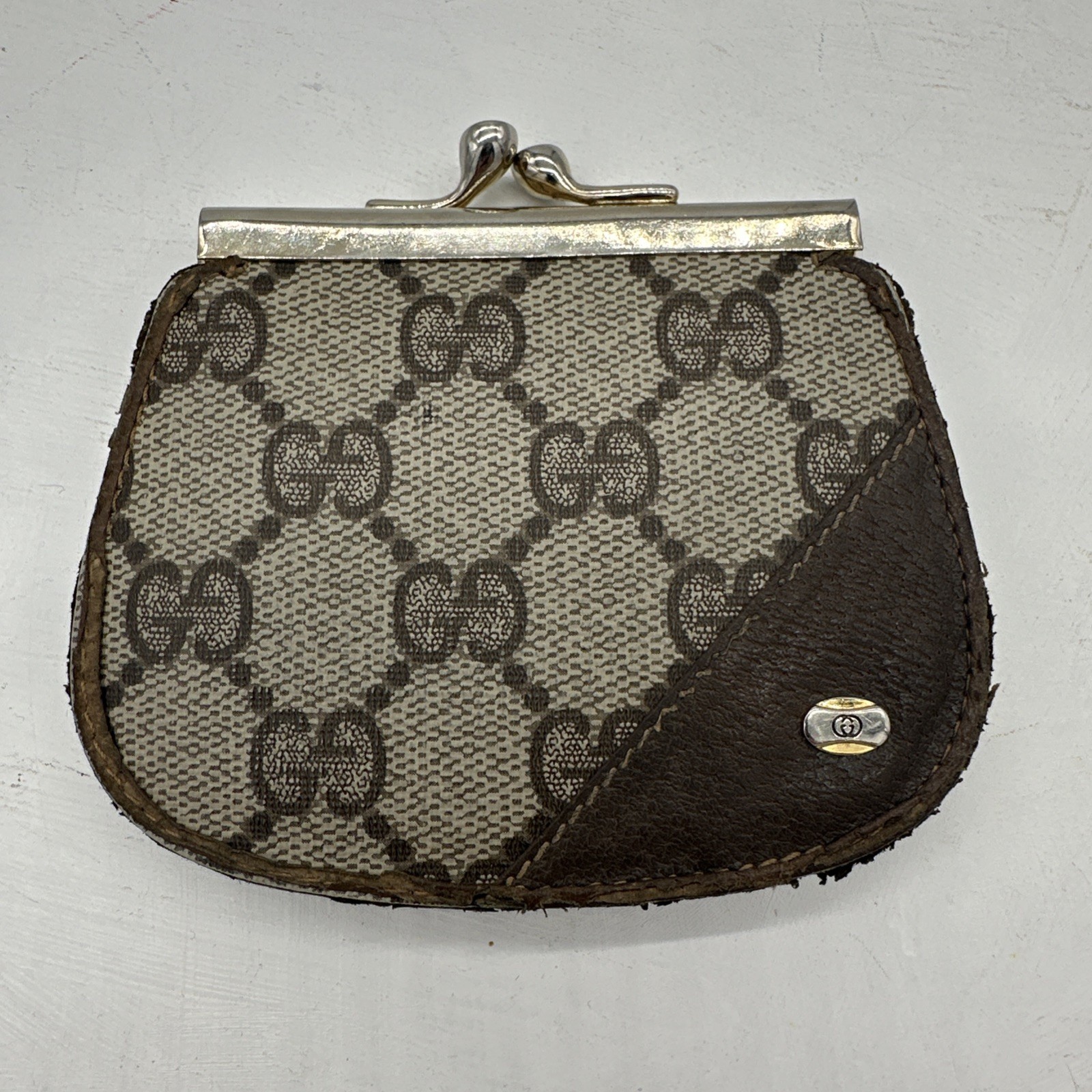 Vintage Gucci Brown Coin Case pouch collection GG Supreme Monogram Kiss