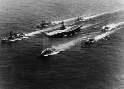 USS YORKTOWN AIRCRAFT CARRIER WITH ESCORTS 1966 5X7 PHOTO