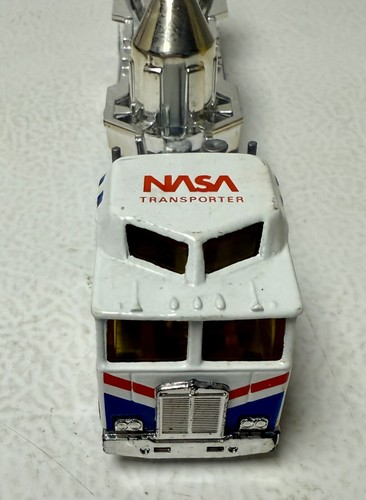 VTG 1981 Matchbox Kenworth NASA Low Bed Semi Trailer Truck W/ Rocket Ship - Picture 3 of 5