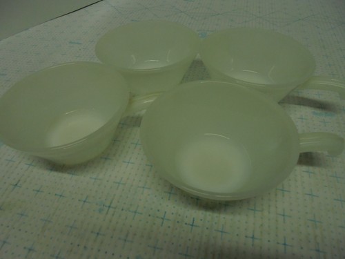 4 Set Vintage Anchor Hocking Fire King Oven-Proof White Milk Glass Handled Bowls - Picture 2 of 4