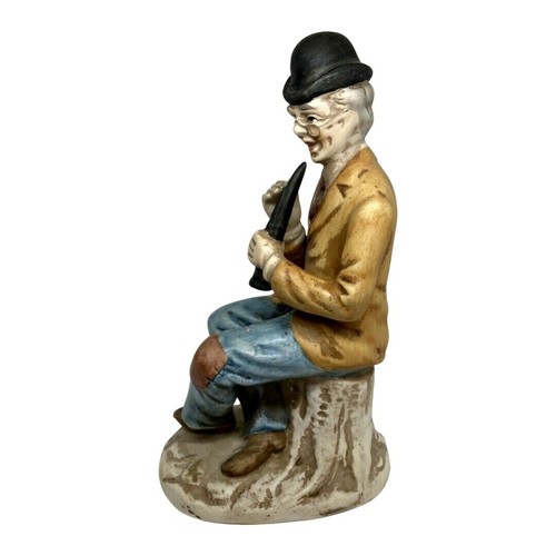 Estatuilla de cerámica vintage para ancianos con clarinete reproductor de tubos se sienta en un tocón - Imagen 5 de 7