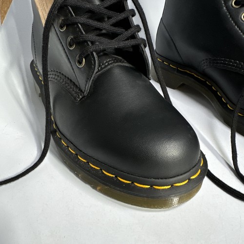 Nuovi stivali alti Dr Martens AirWair 14045 neri Combat M 7 W 8 pelle vegan - Foto 2 di 17