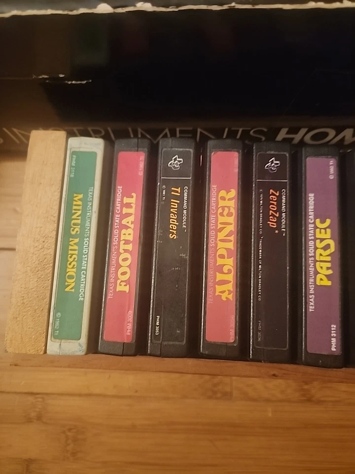 Computadora doméstica Texas Instruments TI-99/4A caja original y manuales + 10 JUEGOS Foto 2 de 4