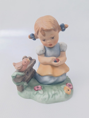 Berta Hummel Goebel 3'' Figurine Little Scholar Girl Bird on Fence 2000 BH 112