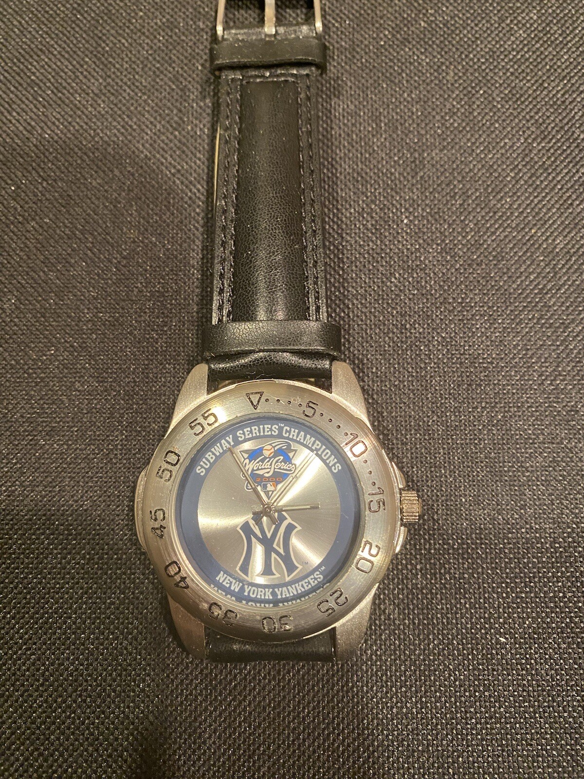 Stylish and Durable Watch for Men and Women-image