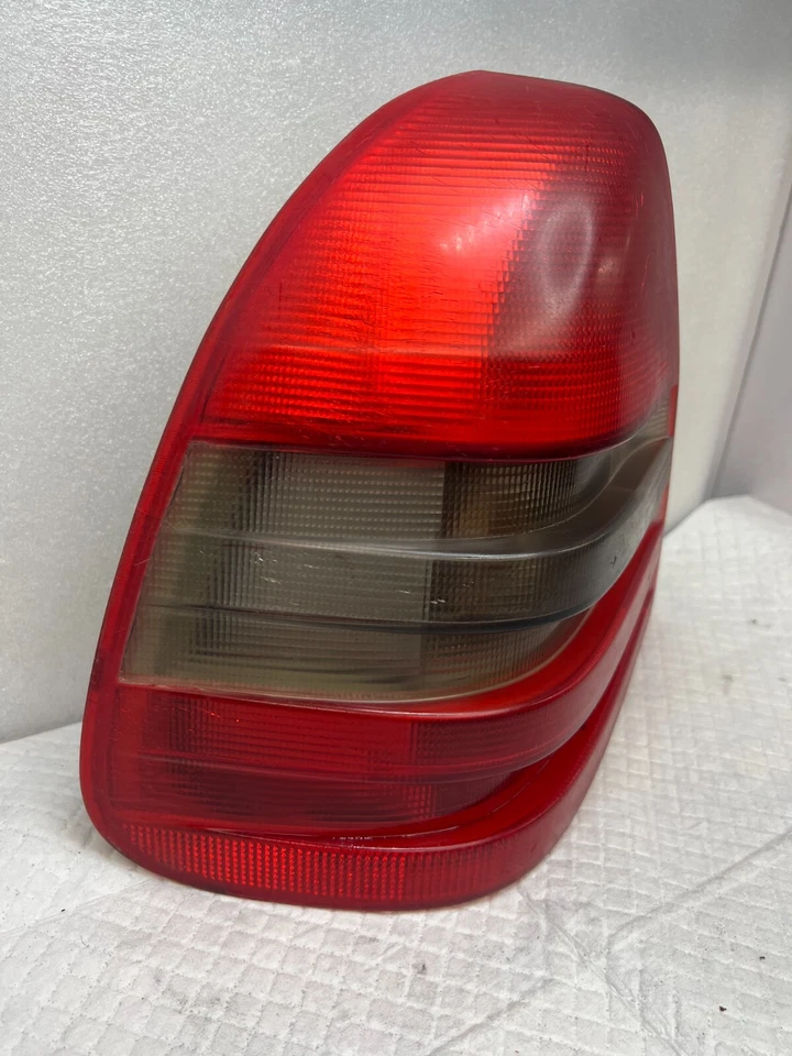 Mercedes-Benz C280 1995 lado del conductor izquierdo lr luz trasera lámpara fabricante de equipos originales (D5-61) Foto 2 de 4