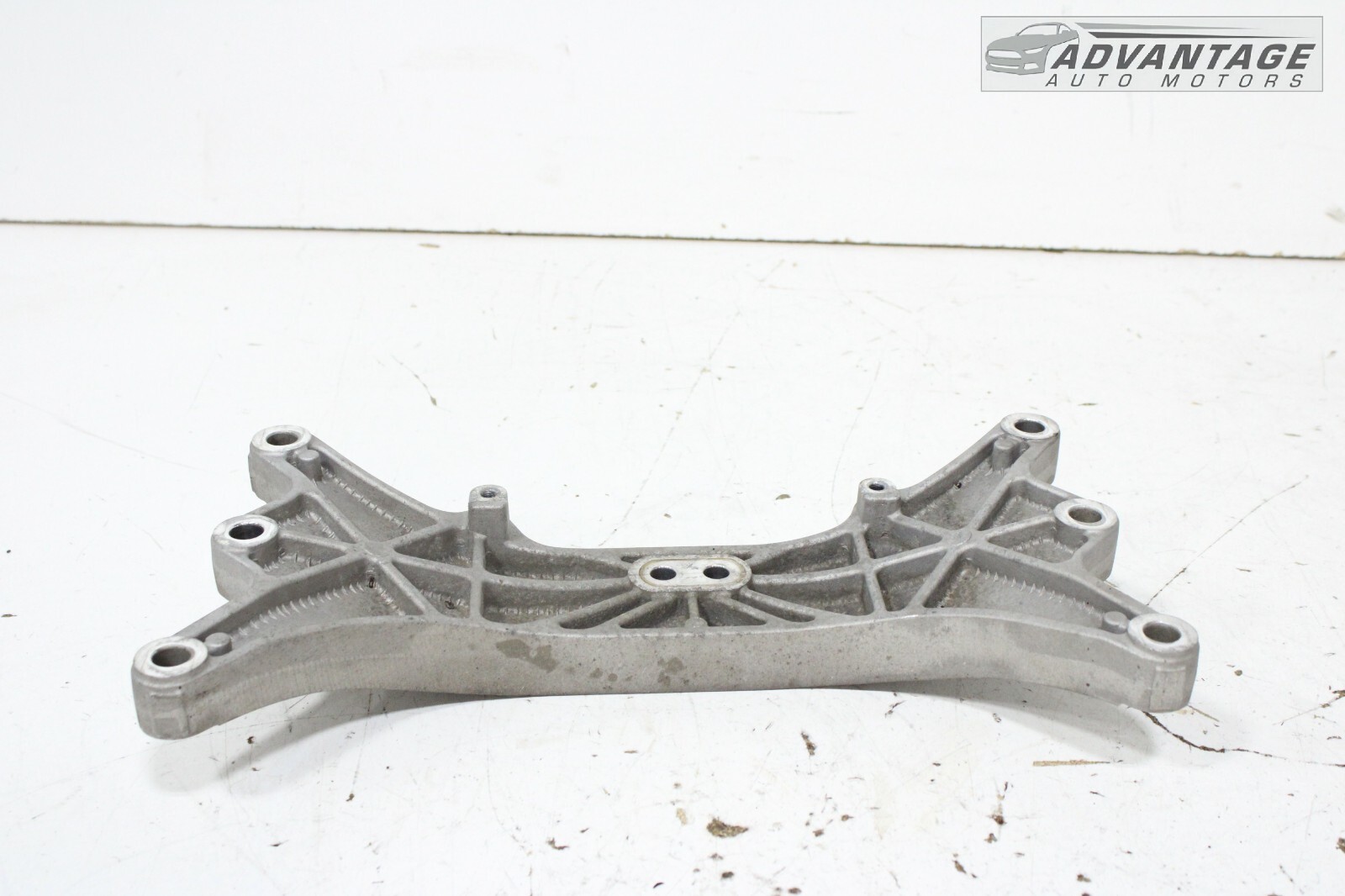 2014-2020 MASERATI GHIBLI RWD LEFT TRANSMISSION CROSSMEMBER MOUNT BRACKET OEM