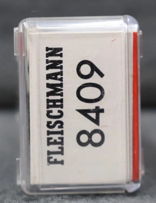 Fleischmann N 8409 2-axle tank car BAYER professional clutches in original pckg - Image 2 of 4