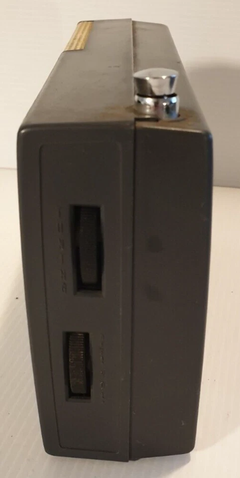 RADIOLA AWA MODEL CR-P33 Vintage 1970s Solid State 2 Band MW/SW Portable Radio. - image 4 of 4