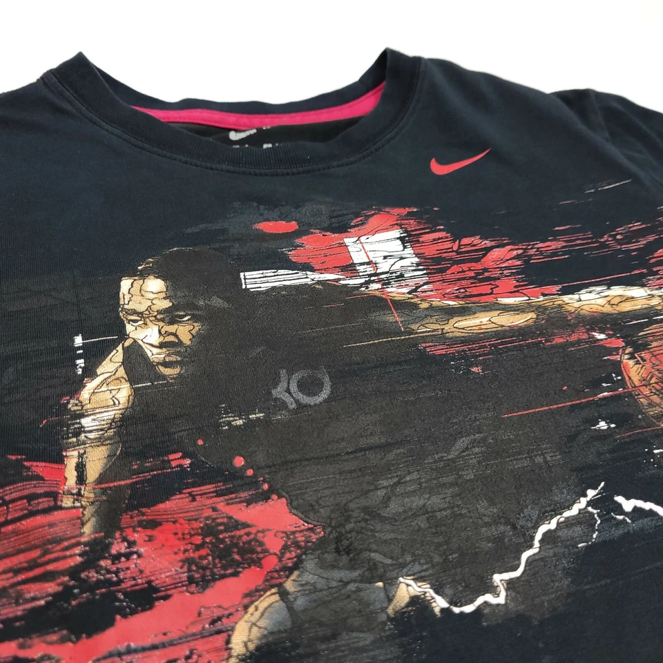 Camiseta Nike Kevin Durant Negra Gráfica Dri Fit Roja Swoosh Niños/Jóvenes Talla Grande Foto 3 de 4