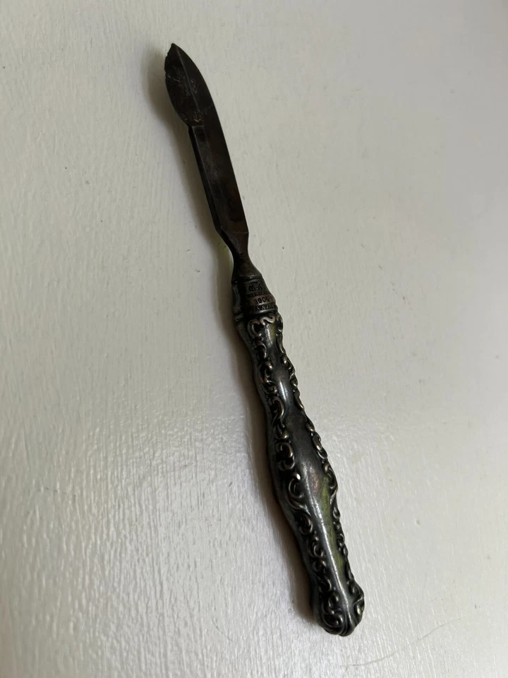 Antigua herramienta firmada de ley 925, ¿sacapuntas? Fabricación de Whiting con monograma Foto 2 de 4