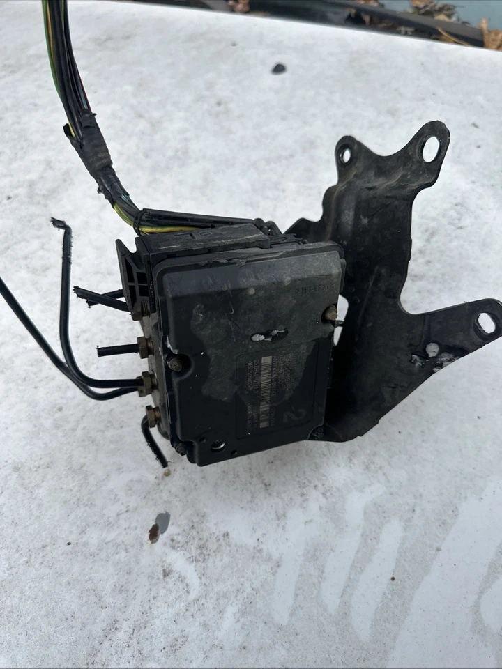 01-04 Ford Escape Mazda Tribute ABS Anti Lock Brake Pump YL8T-2C219-AB - Image 2 of 3