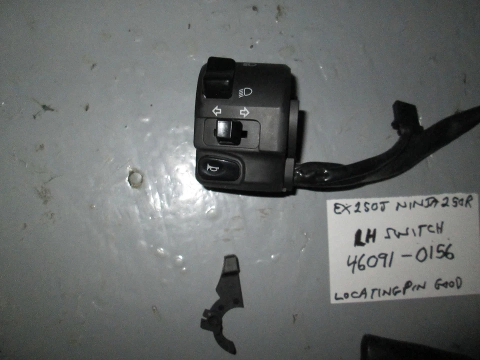2008 Kawasaki Ninja 250R , left handlebar switch, locating pin good Foto 2 de 4