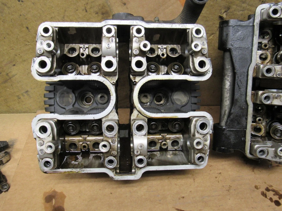 Suzuki Cavalcade GV1400 1987 culata delantera trasera Foto 2 de 4