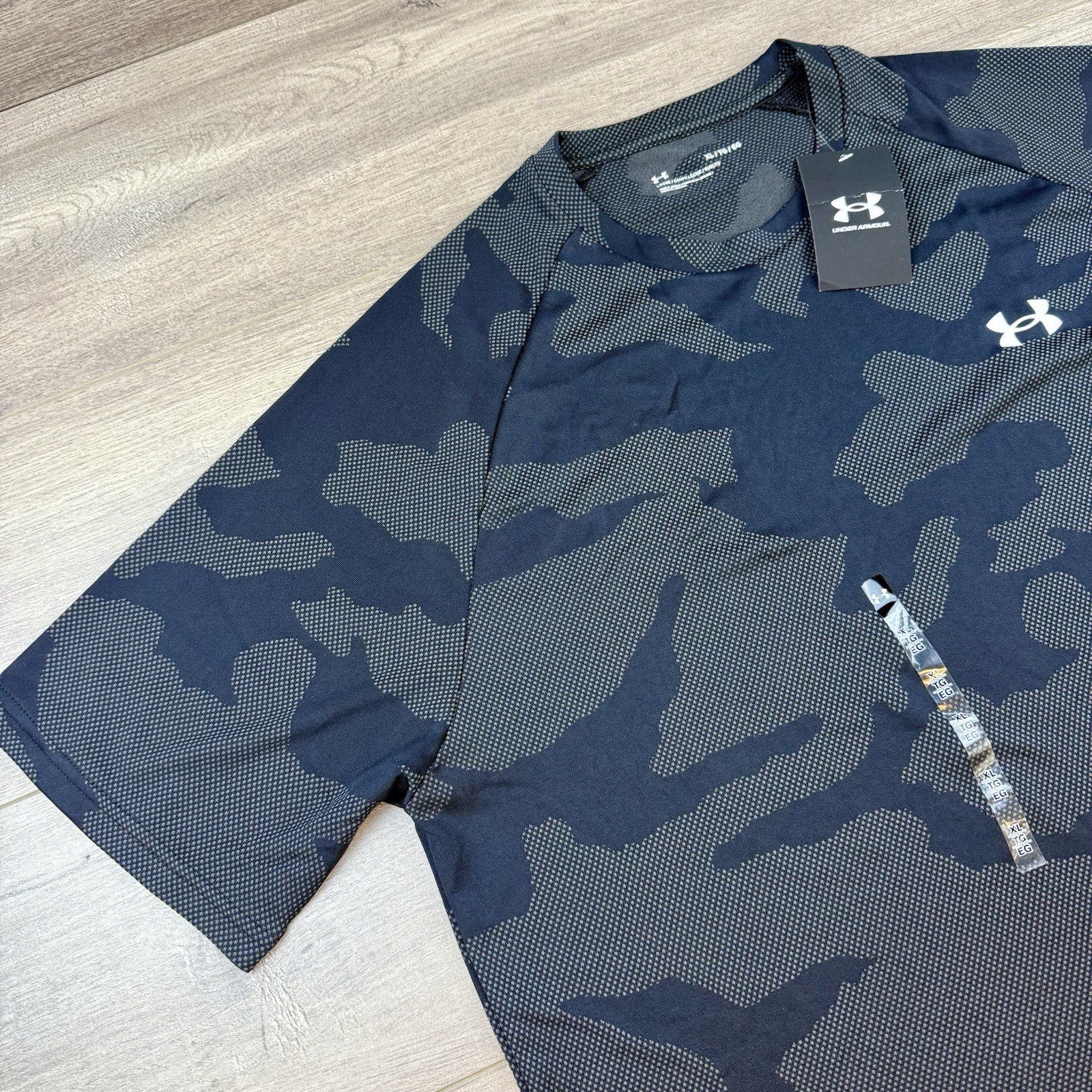 NWT Under Armour UA Velocity Jacquard Short Sleeve Shirt Men XL Black Camo Loose thumbnail 4