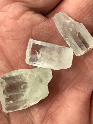 3  große Aquamarin Stücke roh, unbehandelt, natur, Fundort Nagar Pakistan (A8)