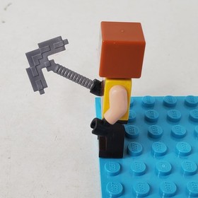 LEGO Minecraft Blacksmith Minifigure Min072 21137 With Pickaxe Fig Mountain Cave