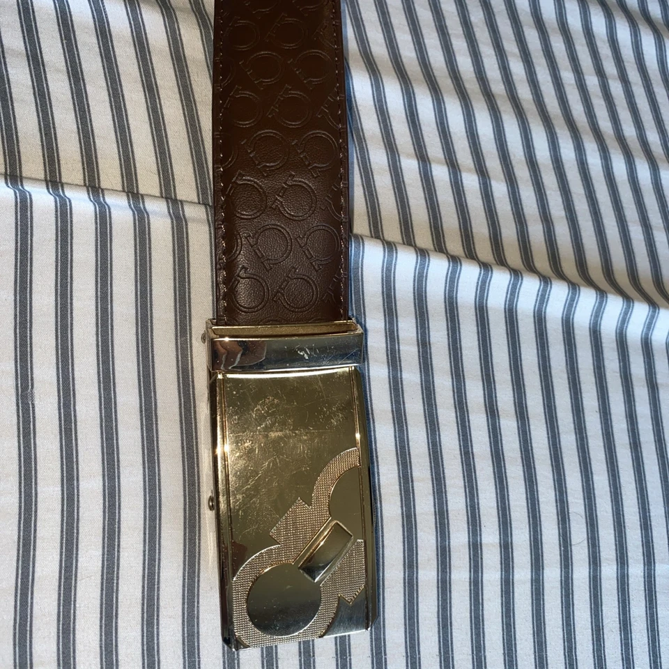 Cinturón Ferragamo Hebilla Dorada Correa Marrón 54/1350 Foto 3 de 4