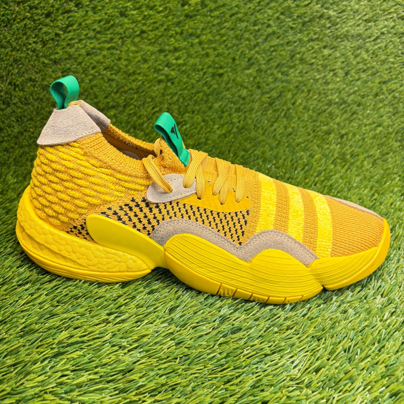 Adidas Trae Young 2.0 Mens Size 11 Yellow Athletic Basketball Shoes Sneakers