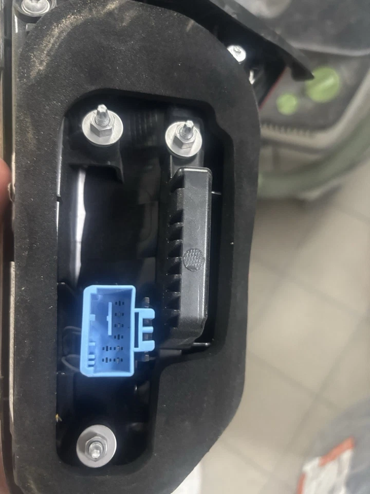 FANALE FANALINO POSTERIORE INTERNO SINISTRO VOLKSWAGEN TROC 2022 2GA945093B - Immagine 2 di 3