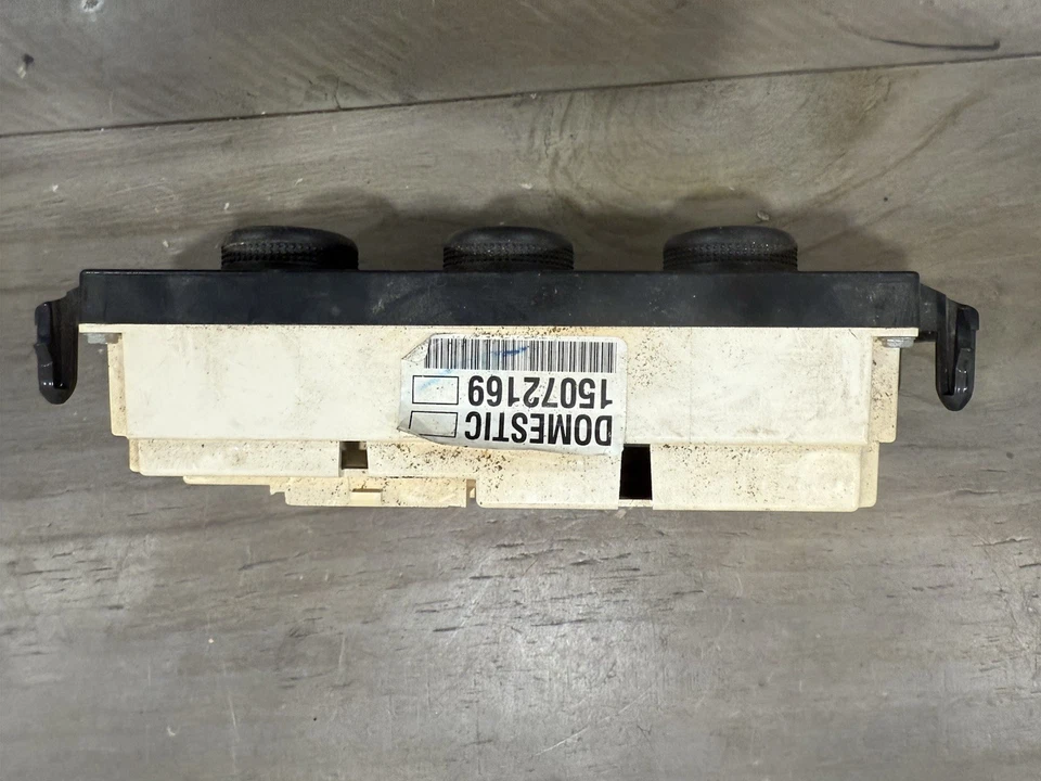 2002 Cadillac Escalade Climate Control AC Heater - Image 2 of 3