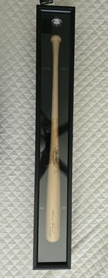 Harmon Killebrew. 573 HR's Autographed Bat.  WITH Case