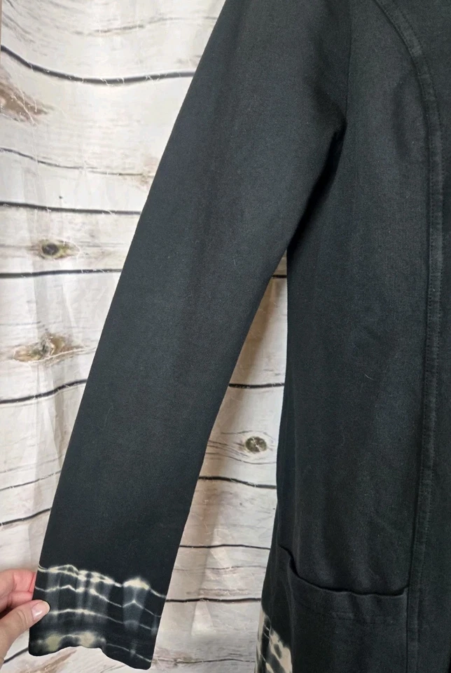 Chaqueta Wearables by XCVI Tie Dye con Volantes L Mujer Cremallera Completa Larga Tejida Negra Foto 3 de 4